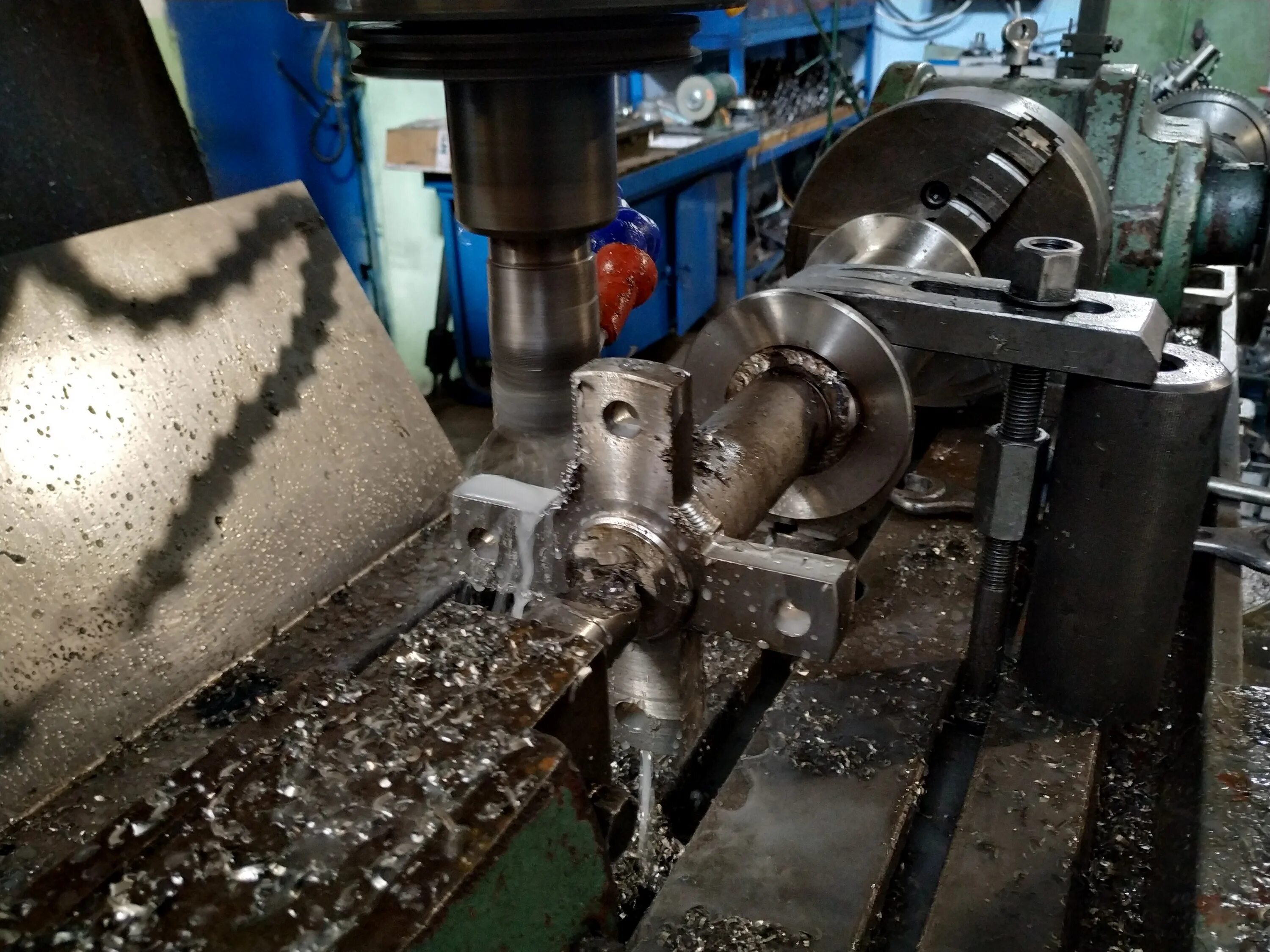 шпон паз на валу 20 мм. фрезеровать шпоночный паз на валу. фрезерование лысок на валу. шпоночный паз дисковой фрезой. шпон паз на валу.