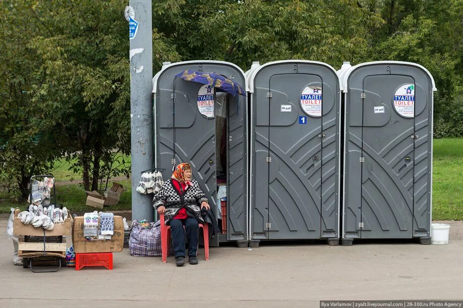 Туалеты должны быть оборудованы. Городской туалет. Туалет уличный городской. Современный уличный туалет. Современный уличный биотуалет.