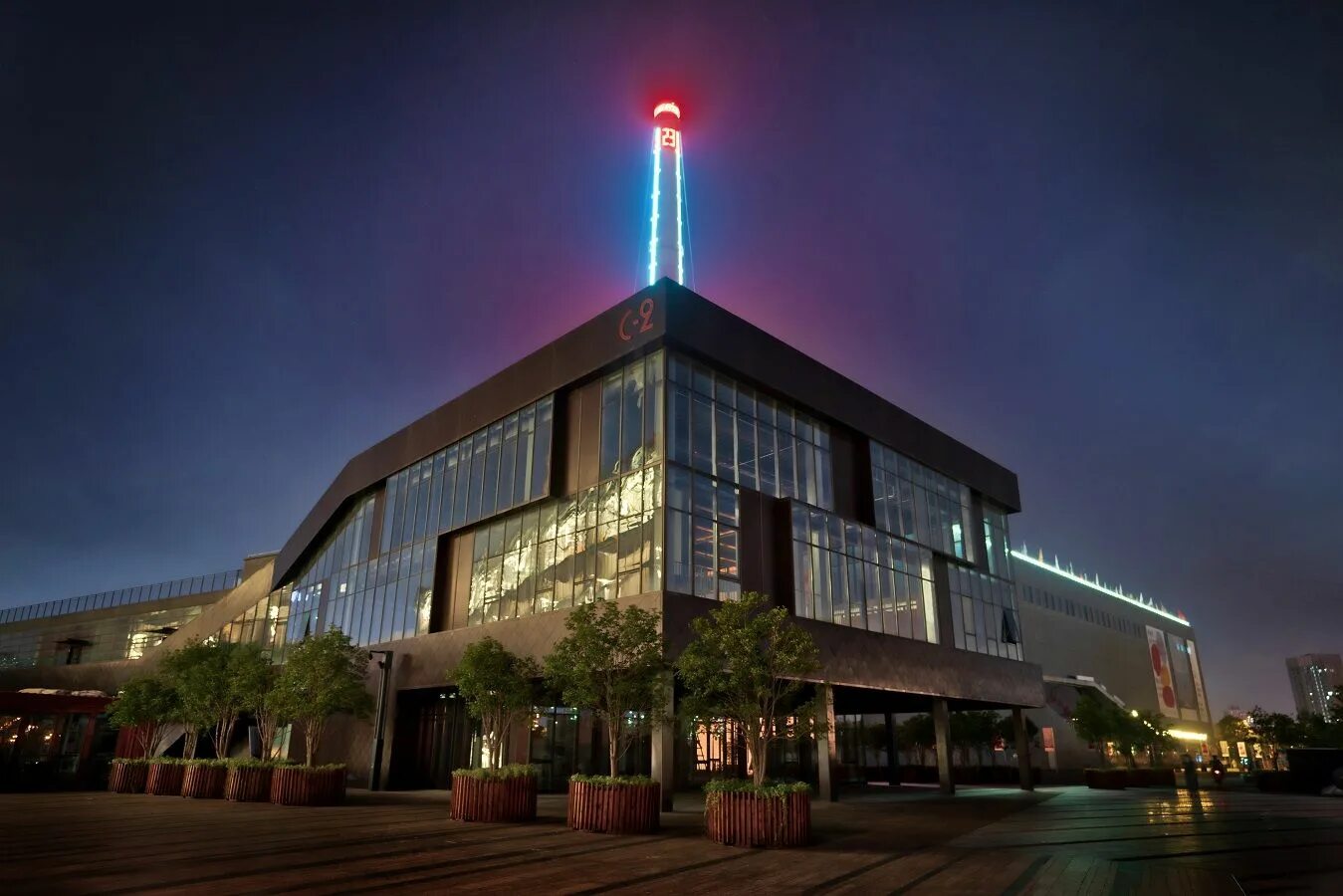 Power station of art. Набережная вайтань. Шанхай товер небоскреб. Электростанции шанхая. Bund шанхай.