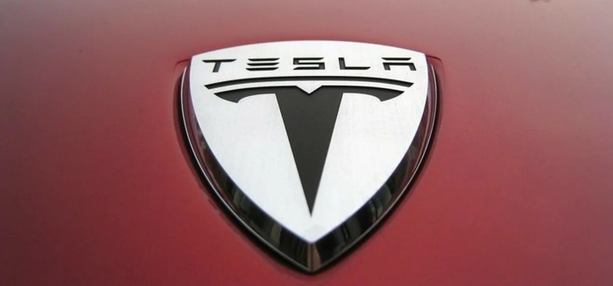 Тесла значок. Тесла знак на машине. Марки машин значки Тесла. Тесла марка автомобиля логотип.