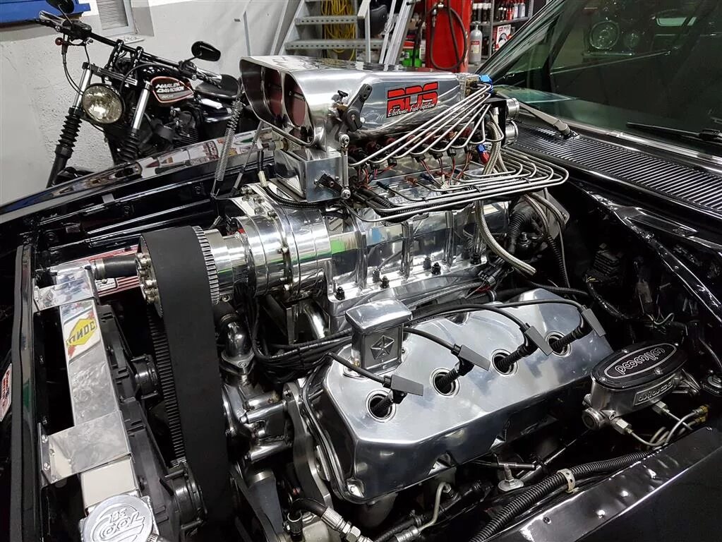 Двигатель dodge challenger 5. Charge engine. Додж чарджер 1969 мотор. Charge engine. Додж чарджер 1970.