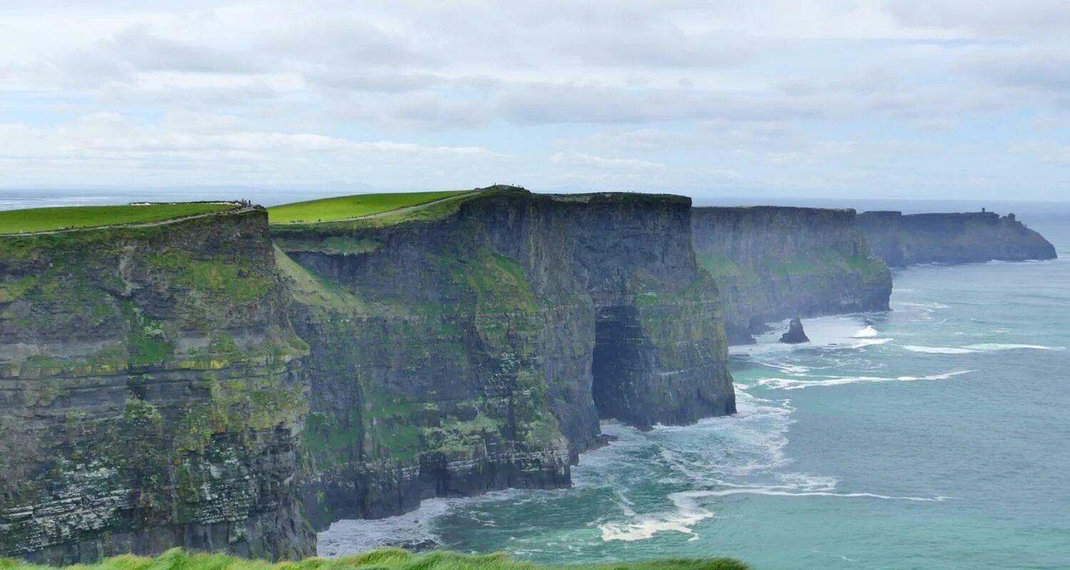 Big cliffs. Cliffs of moher ирландия. утёсы мохер ирландия. скалы мохер ирландия.
