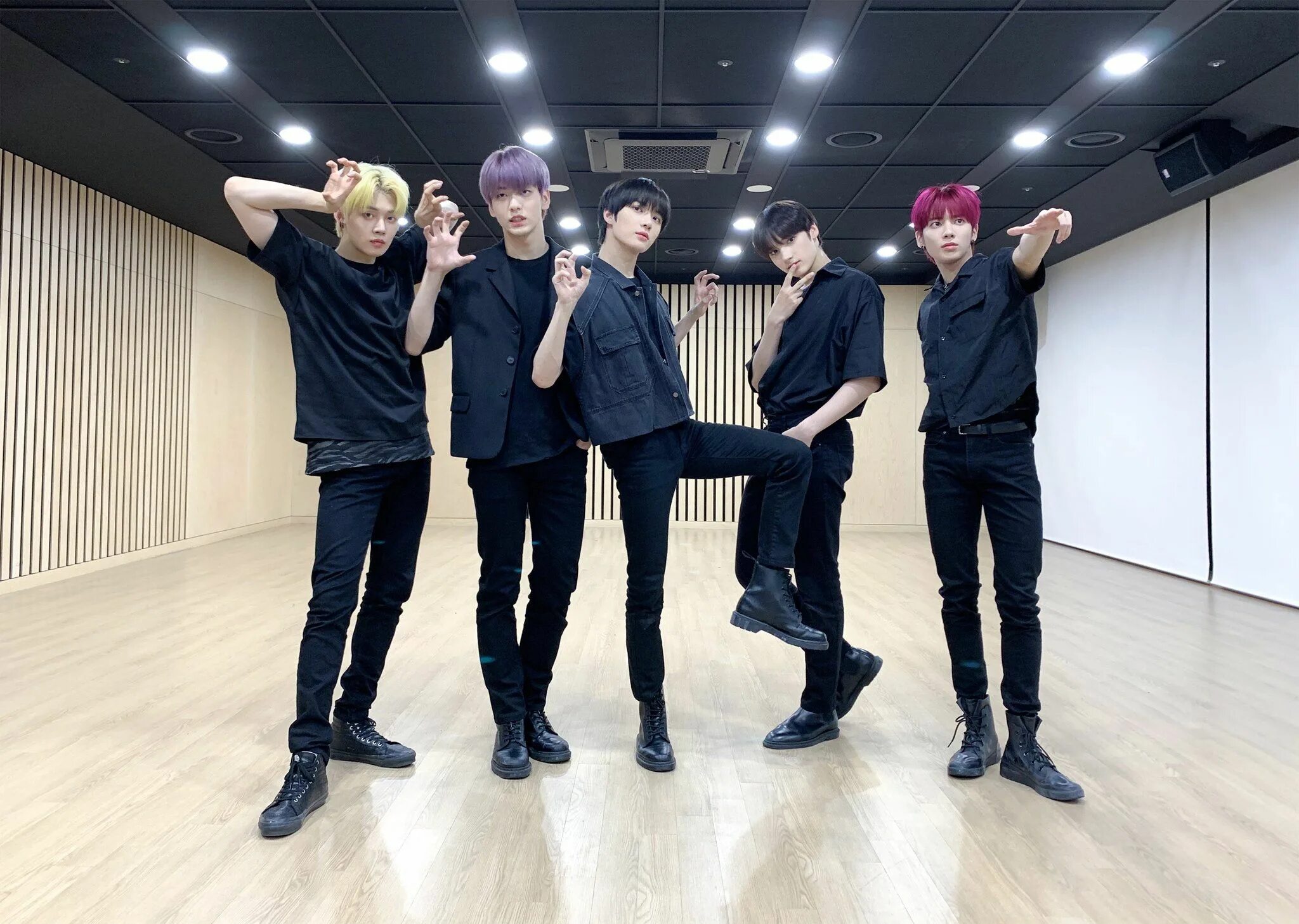 Try tomorrow. Тхт бигхит. txt kpop группа. txt группа бигхит участники. группа tomorrow x together.