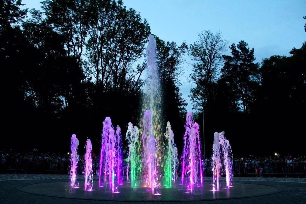 Картинки г. Новомосковск тул обл. Центральный парк новомосковск. Парк новомосковск карусели. Парк в новомосковске тульской области.