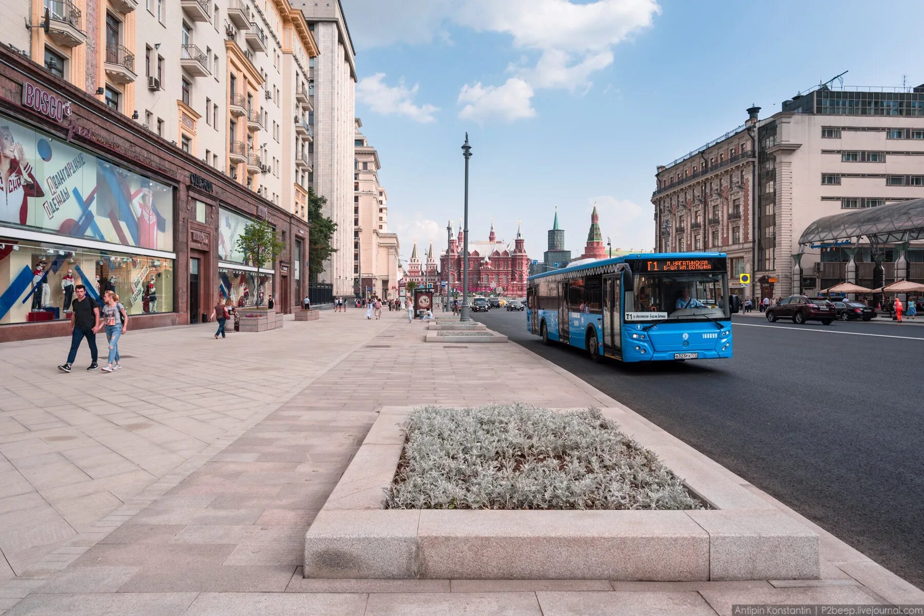 Тверская пешеходная улица Москва. Улица России. Улица города. Улицы москвы лето