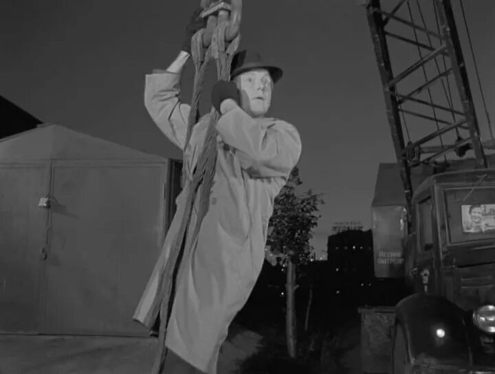 Берегись автомобиля фильм 1966 радунская. Берегись автомобиля гараж. Берегись автомобиля фильм 1966 невинный. Вячеслав невинный берегись автомобиля. Татьяна гаврилова берегись автомобиля фильм 1966.