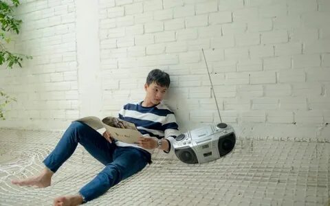 Я сейчас сижу на полу