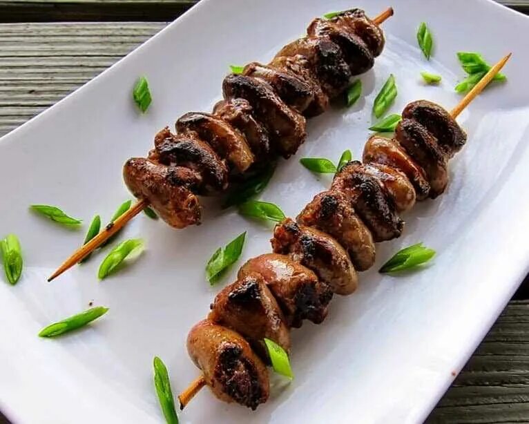 Шашлык из курицы в соевом соусе. Куриные сердечки шашлык. шашлычки из куриных сердечек. шашлык из куриных сердечек. куриные сердечки на мангале.