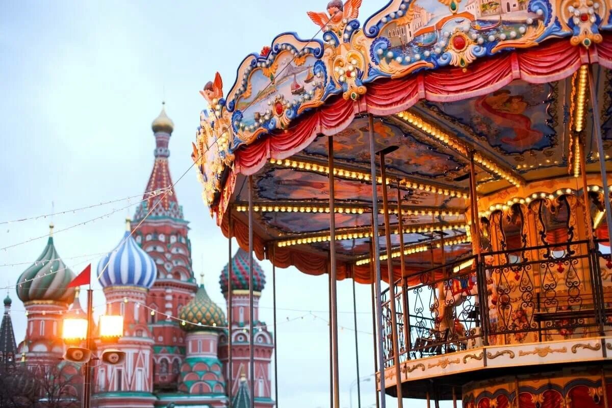 Тур москва январь 2024. Манежная площадь москва ночью. Гум каток. Манежная площадь москва. Москва новогодняя с надписью москва.