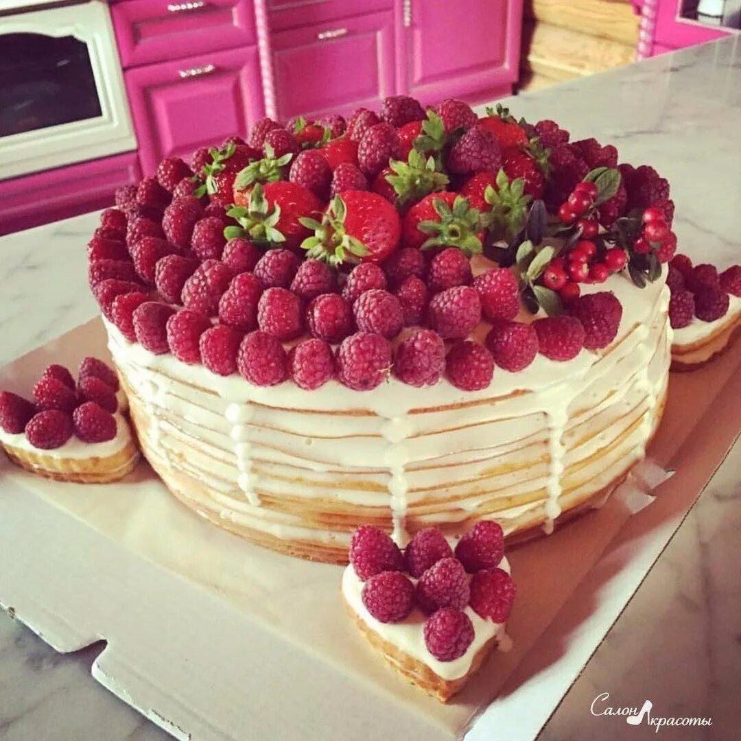 С днем рождения инстаграмм. Красивые торты. Шикарный торт на день рождения. Торт с малиной. Торт с малиной на день рождения.