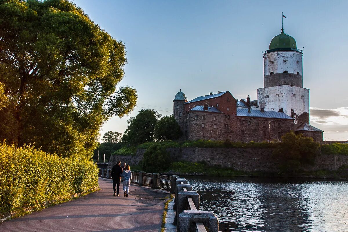 Vyborg. Выборг достромичательности. Выборг средневековый город. Выборгский замок Выборг. Выборг крепость набережная.