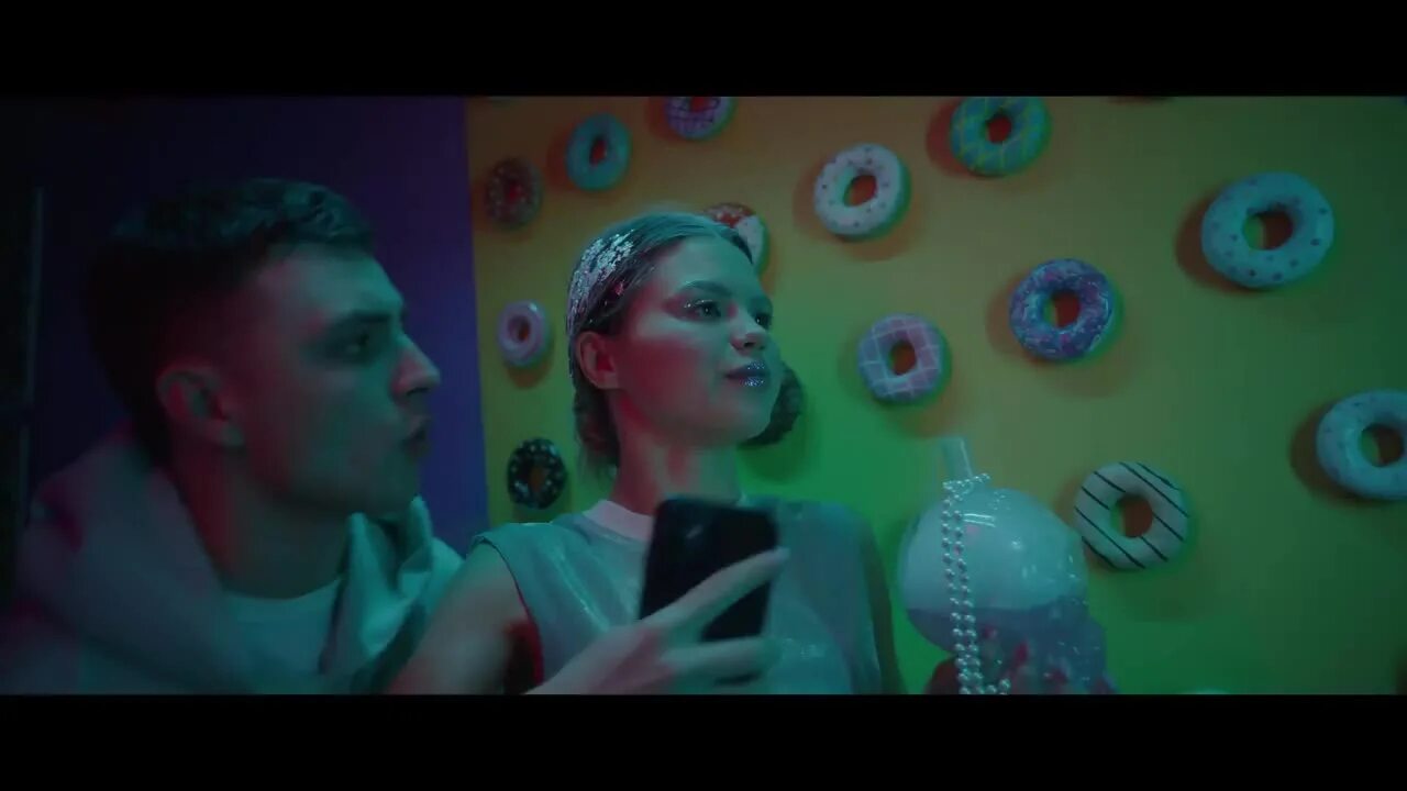 Песня холодок леди. Клип холодок. клип песни холодок. мэвл клипы. мэвл холодок девушка из клипа.