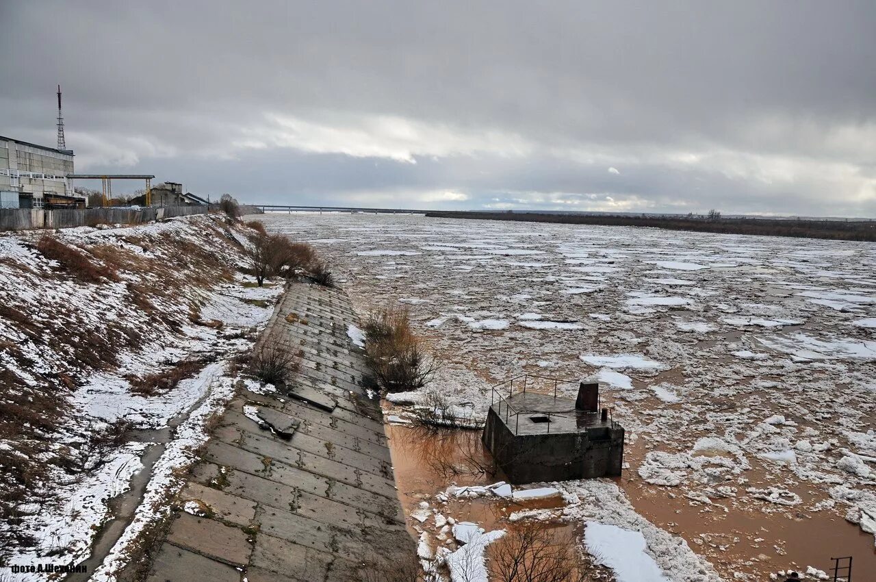 Уровень воды в котласе на сегодня. Ледоход на Северной Двине. Котлас ледоход. Котлас Двина. Северная Двина Котлас сейчас.
