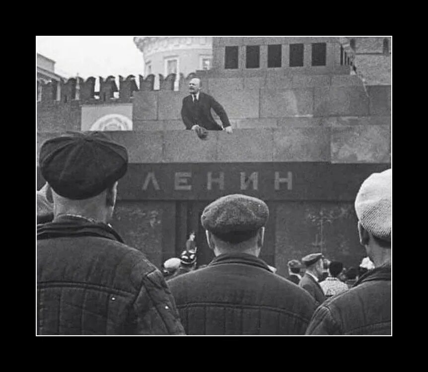 Ленин стоит на мавзолее. Ленин стоит на мавзолее
