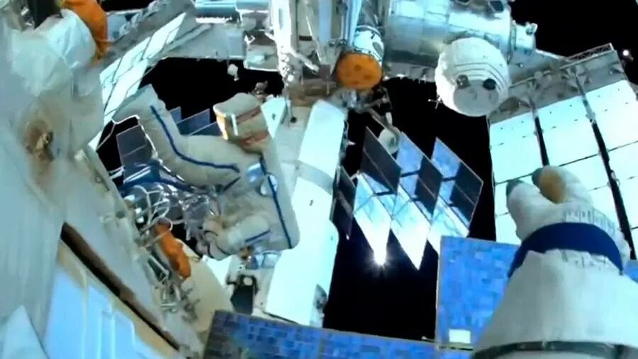 космонавты. русский космос журнал 2022. журнал про космос. русский космос 2022. журнал русский космос.