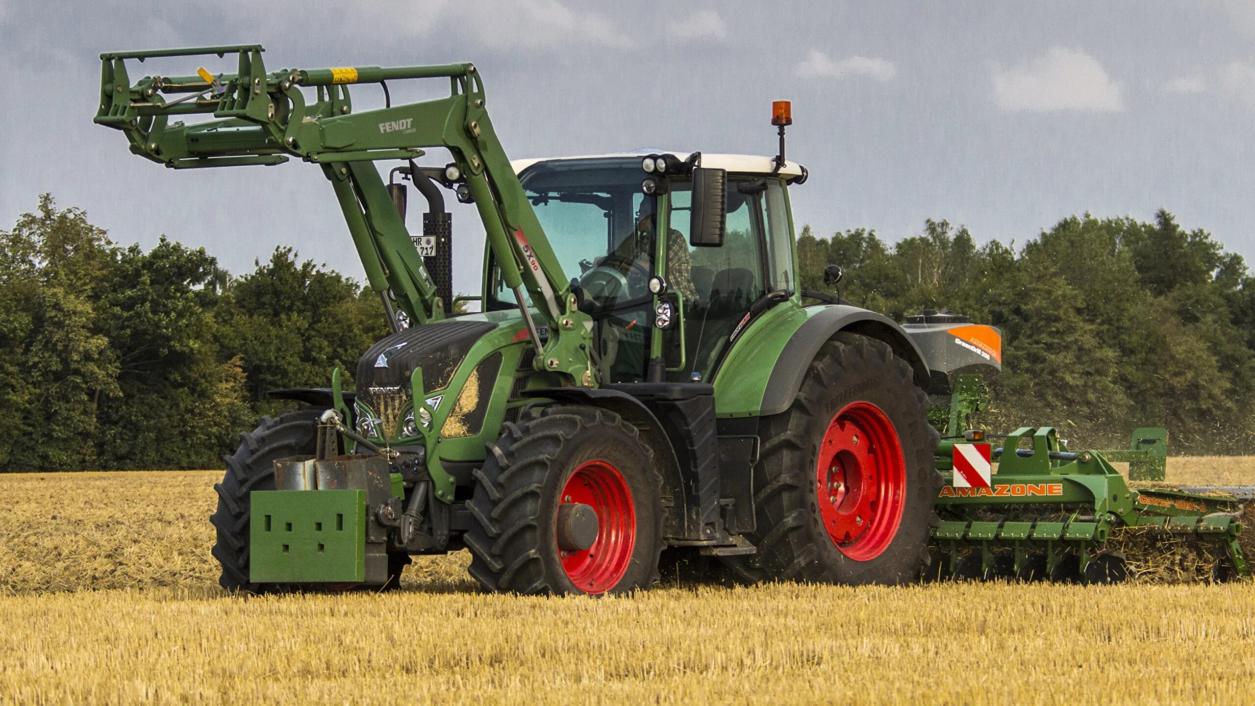 Сх про. Fendt 724 Vario. Фендт 724 Варио с куном. Трактор Fendt 724. Комбайн Фендт 9490.