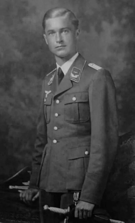 Цу зайн витгенштейн. Генрих цу зайн-виттгенштейн. Генрих цу сайн-витгенштейн. Генрих принц цу сайн-витгенштейн. Цу зайн витгенштейн.