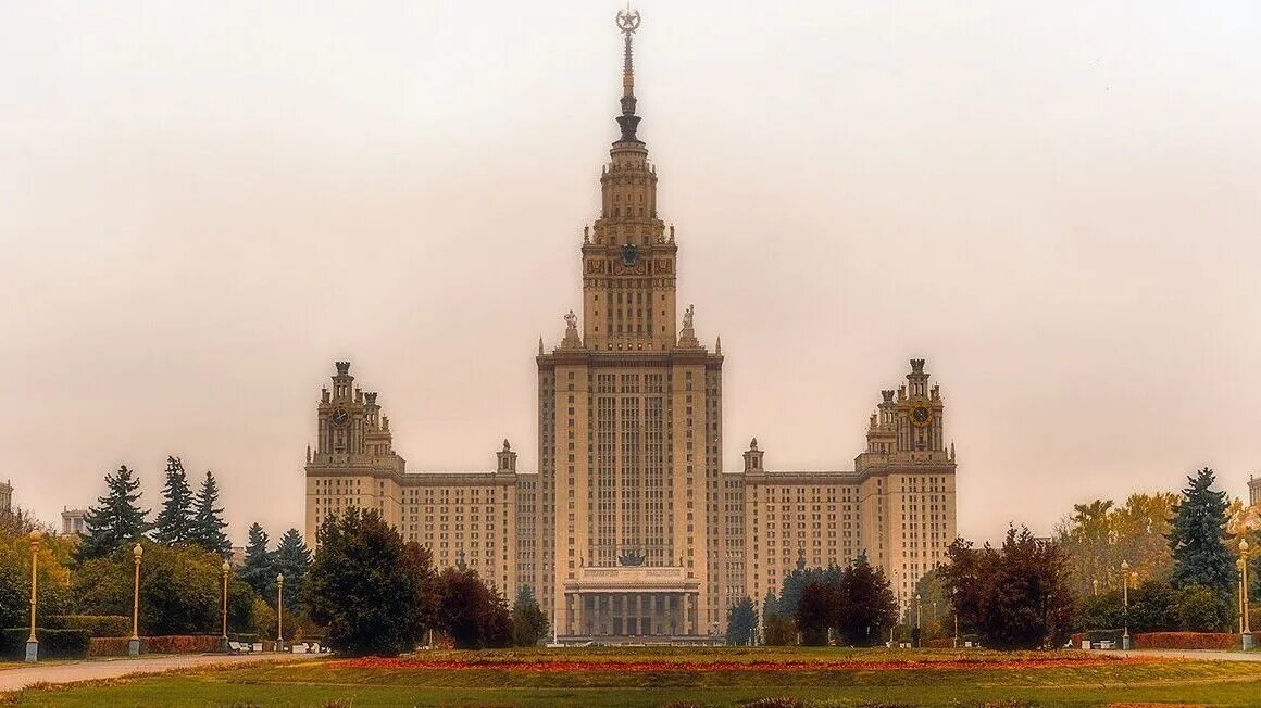 Мгу архитектура. Университет имени Ломоносова в Москве. Здание МГУ В Москве. Руднев Архитектор МГУ. Здание МГУ Руднев.