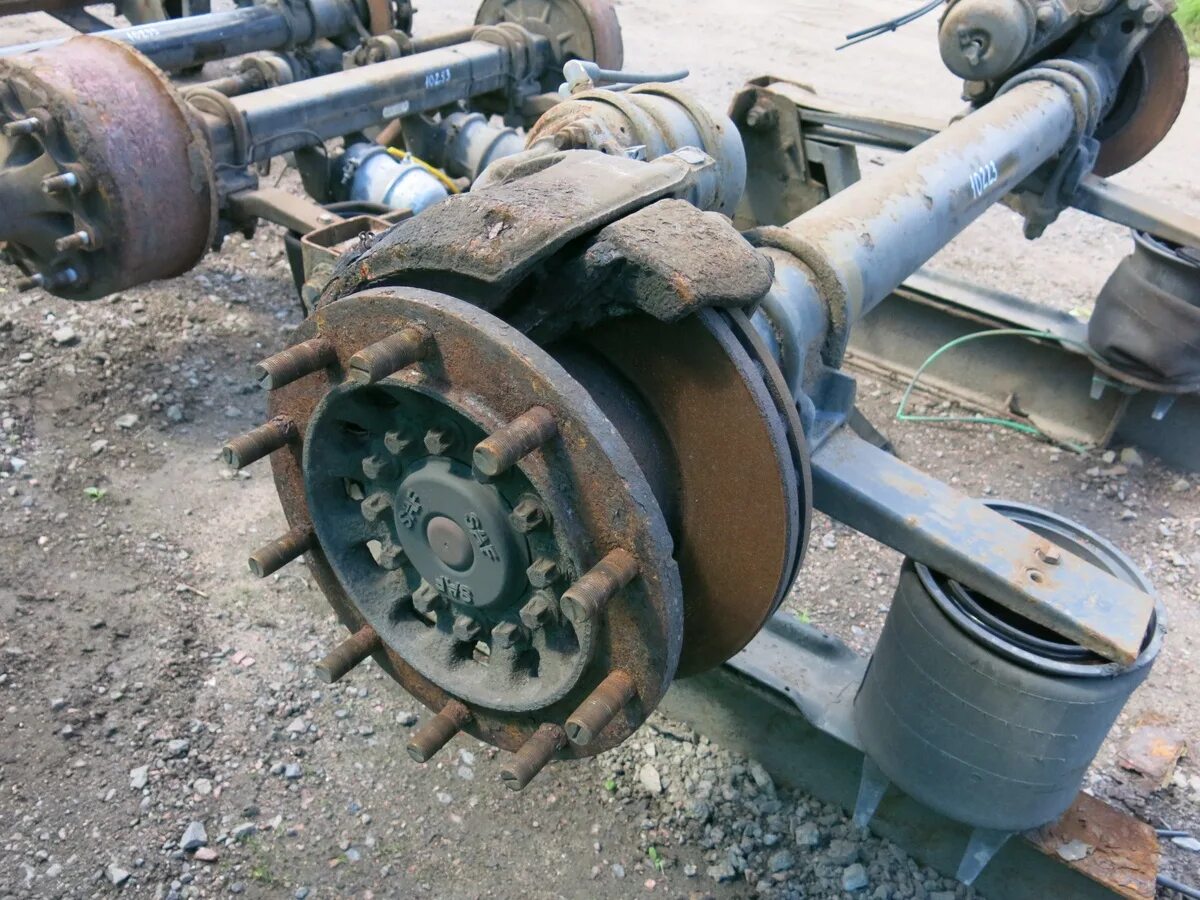 042. Ось от полуприцепа schmitz. Оси на полуприцеп bpw eco plus. Ось полуприцепа saf. Саф ось дисковые тормоза шмитц.