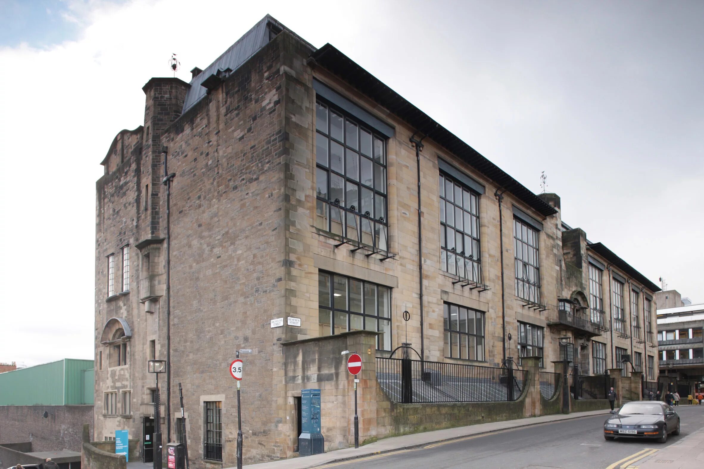 Школа искусств глазго, шотландия. Здание школы искусств в глазго. Школа искусств в глазго макинтош. Чарльз ренни макинтош школа искусств в глазго. Художественная школа в глазго.