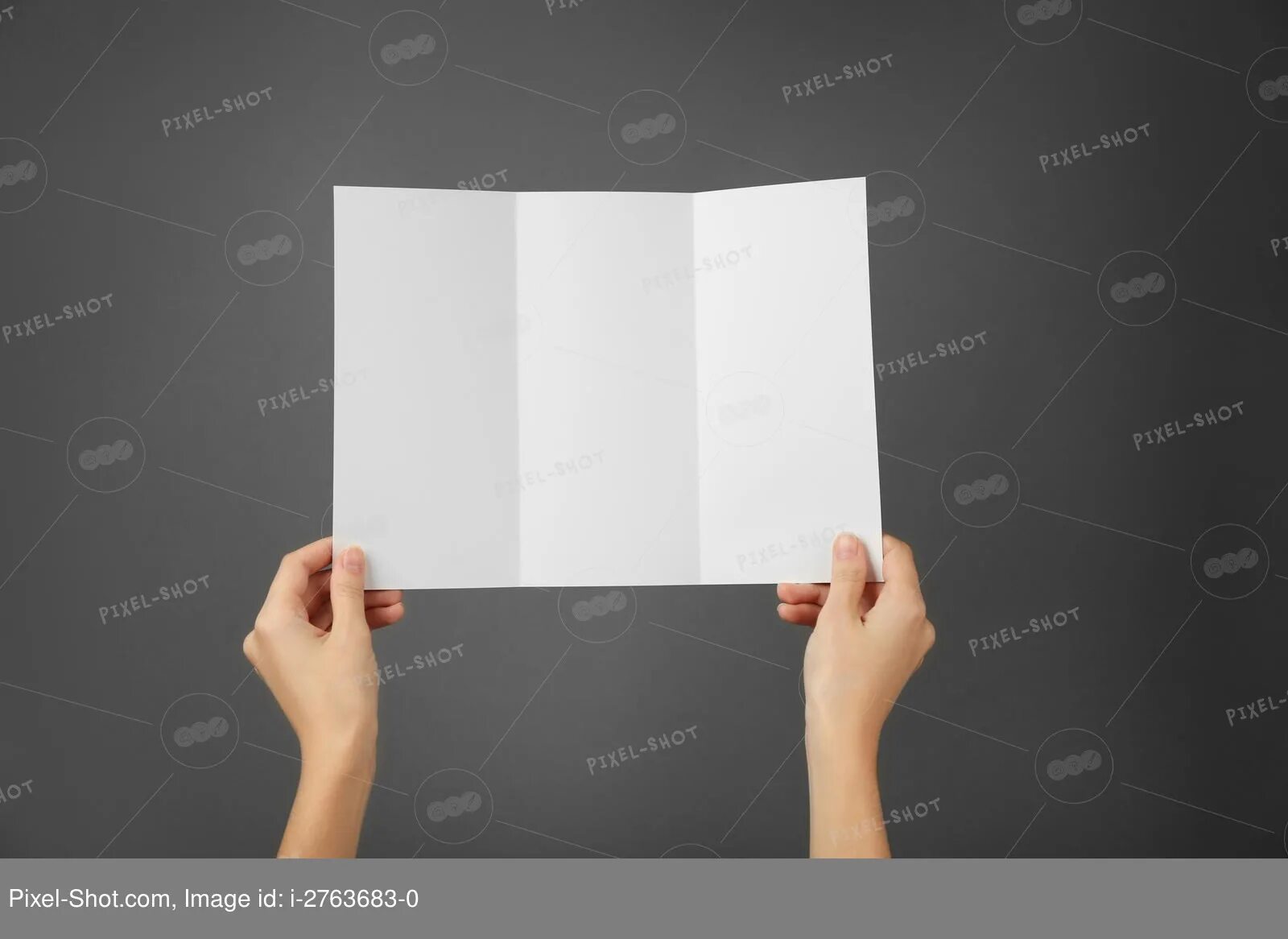 Don t open the book. Руки держат буклет. держит брошюры в руках. пустые листовки фон. open book in hands.