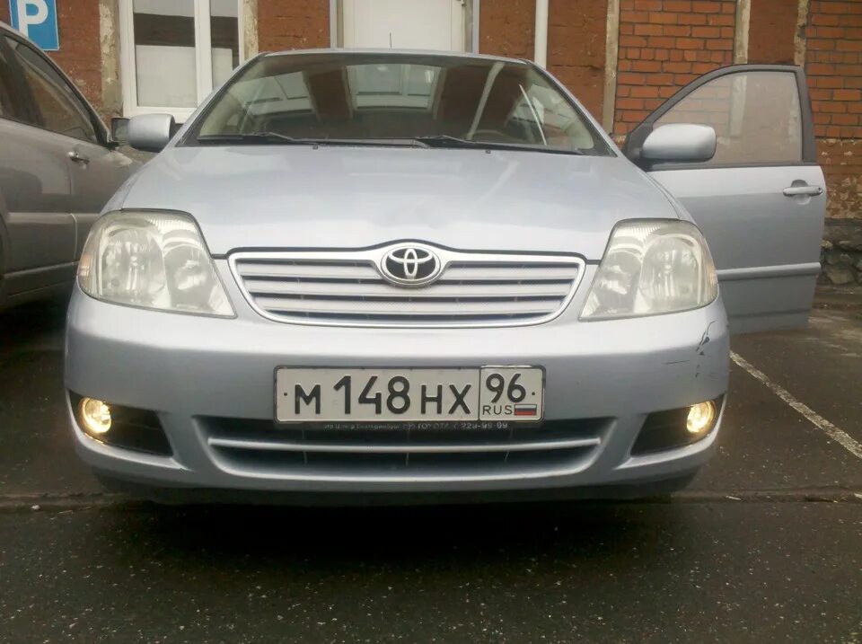 Противотуманная фара toyota corolla. Toyota corolla 2006 противотуманки. toyota corolla e120 седан противотуманные. тойота 120 кузов седан. противотуманки тойота королла 120 кузов седан.