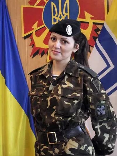 Украинка с автоматом. Боевые украинки. Боевые украинки. Украинка с автоматом. Украинки в форме.
