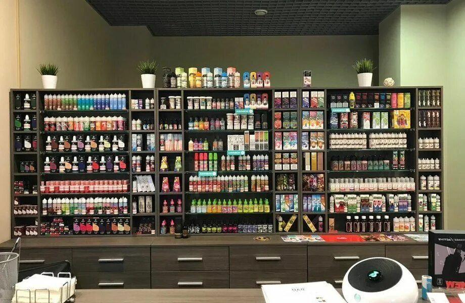 Магазин вейпов. Vape shop вейп. Московские вейп шопы. Вейпышоп. Версаль вейп шоп.