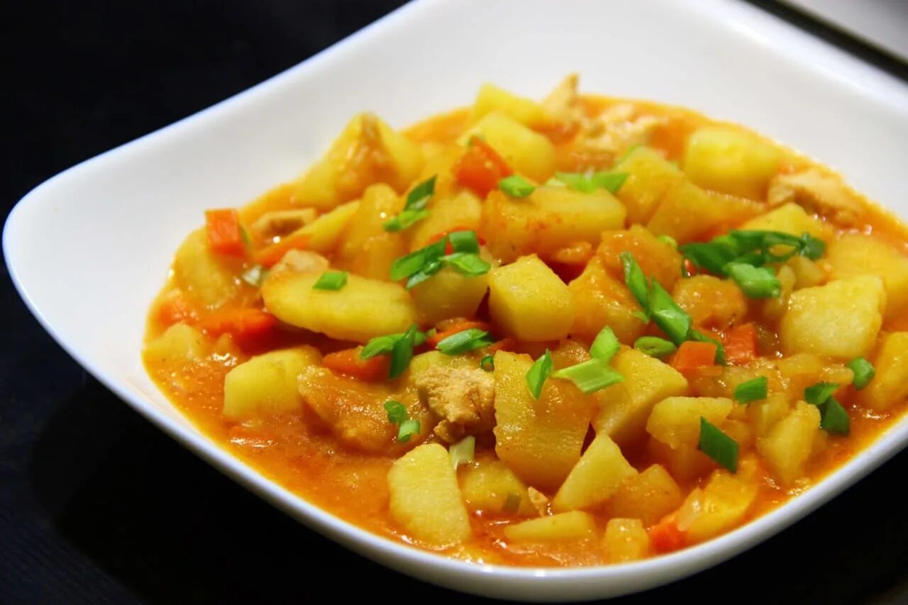 Тушеный картофель с копченой курицей Рецепт Тушеный картофель, Картофель и Томат