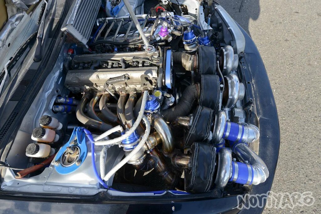 турбина 2jz. турбо двигатель. двигатель с 4 турбинами. турбина 4 бара. твин турбо бмв.