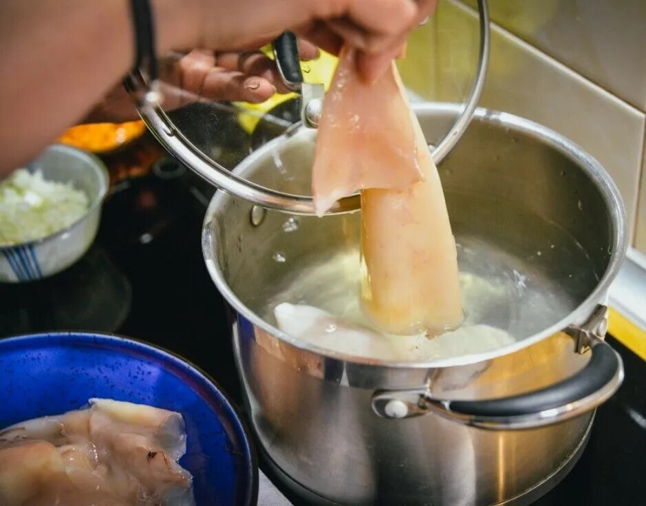 Отваривание кальмаров. Как варить кальмары правильно по времени. Сколько варить кальмары. Отваривание кальмаров. Сколько варить кальмары.