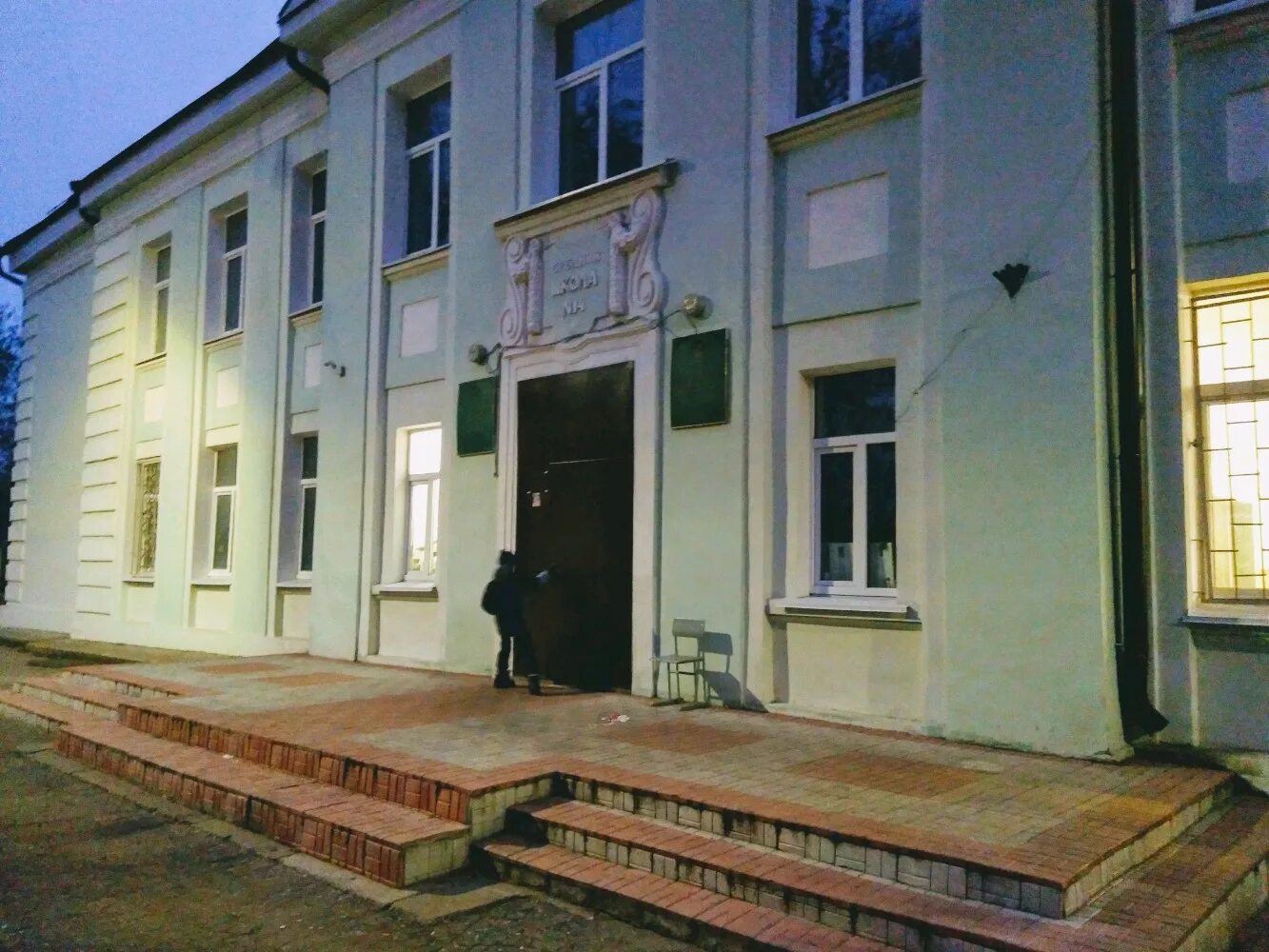 Многоэтажный дом. Микрорайон м14 казань. М14 казань соципотечные квартиры. Школа м14 казань. Гимназия 139 казань.