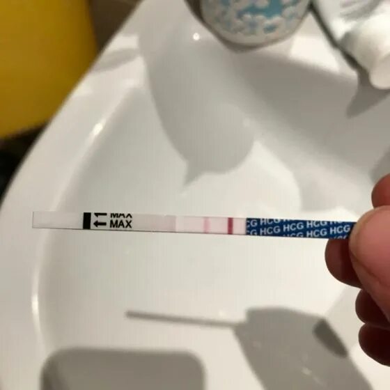 Эвитест тест до задержки 5 дней. Что значит 1 день задержки. Тесты при задержки месячных. Что значит 1 день задержки. Первый день задержки тест положительный.