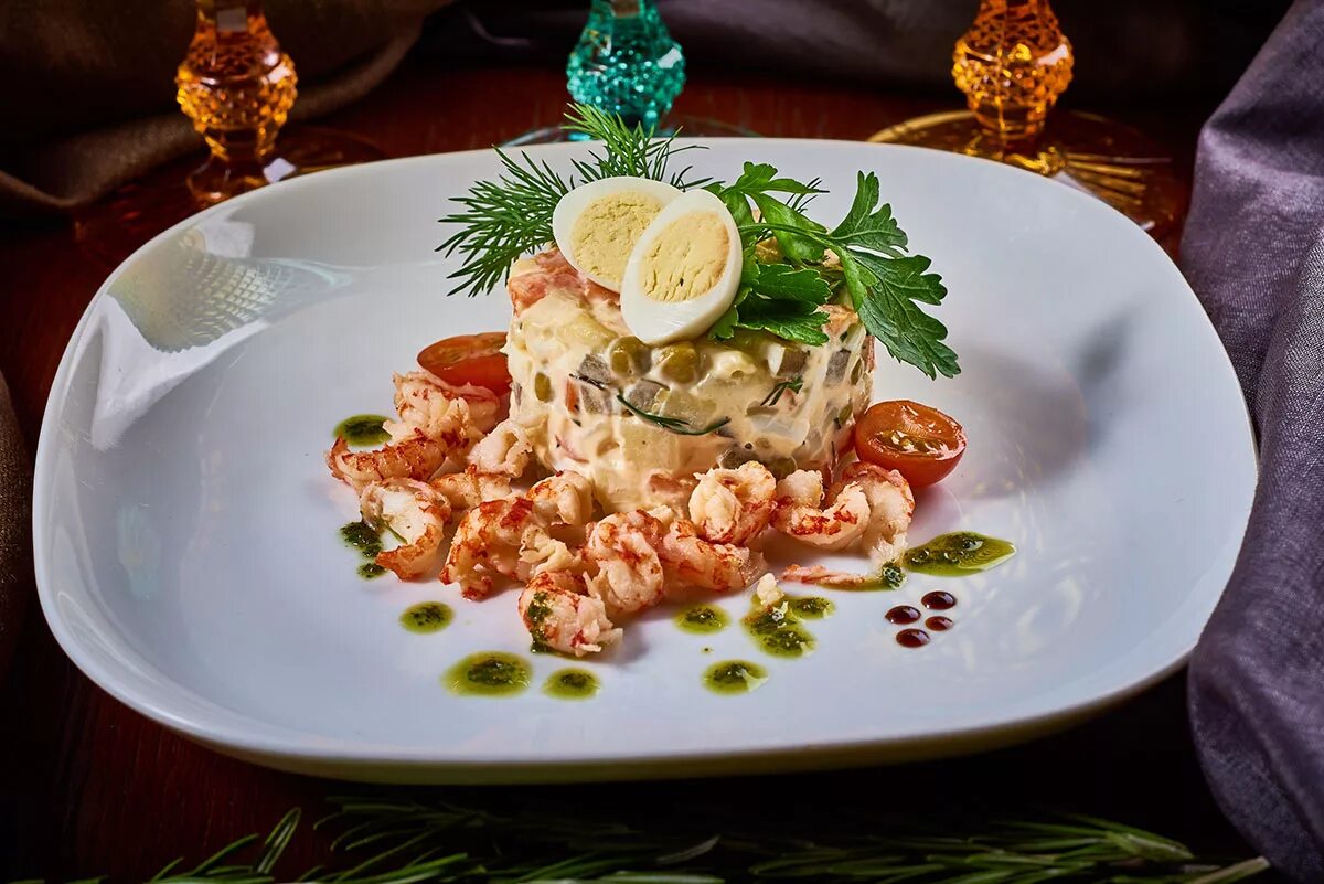 Рецепт оливье настоящий французский оригинальный. Оливье рецепт классический старинный 19 века. Люсьен оливье: король салатов. Салат оливье люсьена оливье 19 века оригинал. Оригинальный салат оливье 19 века.