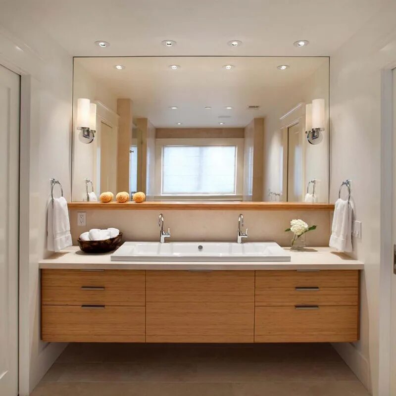 Встроенная мебель ванну. Ванная с большой столешницей. Шкаф с двумя раковинами в ванную комнату. Ванная с двумя раковинами. Ванная раковина.