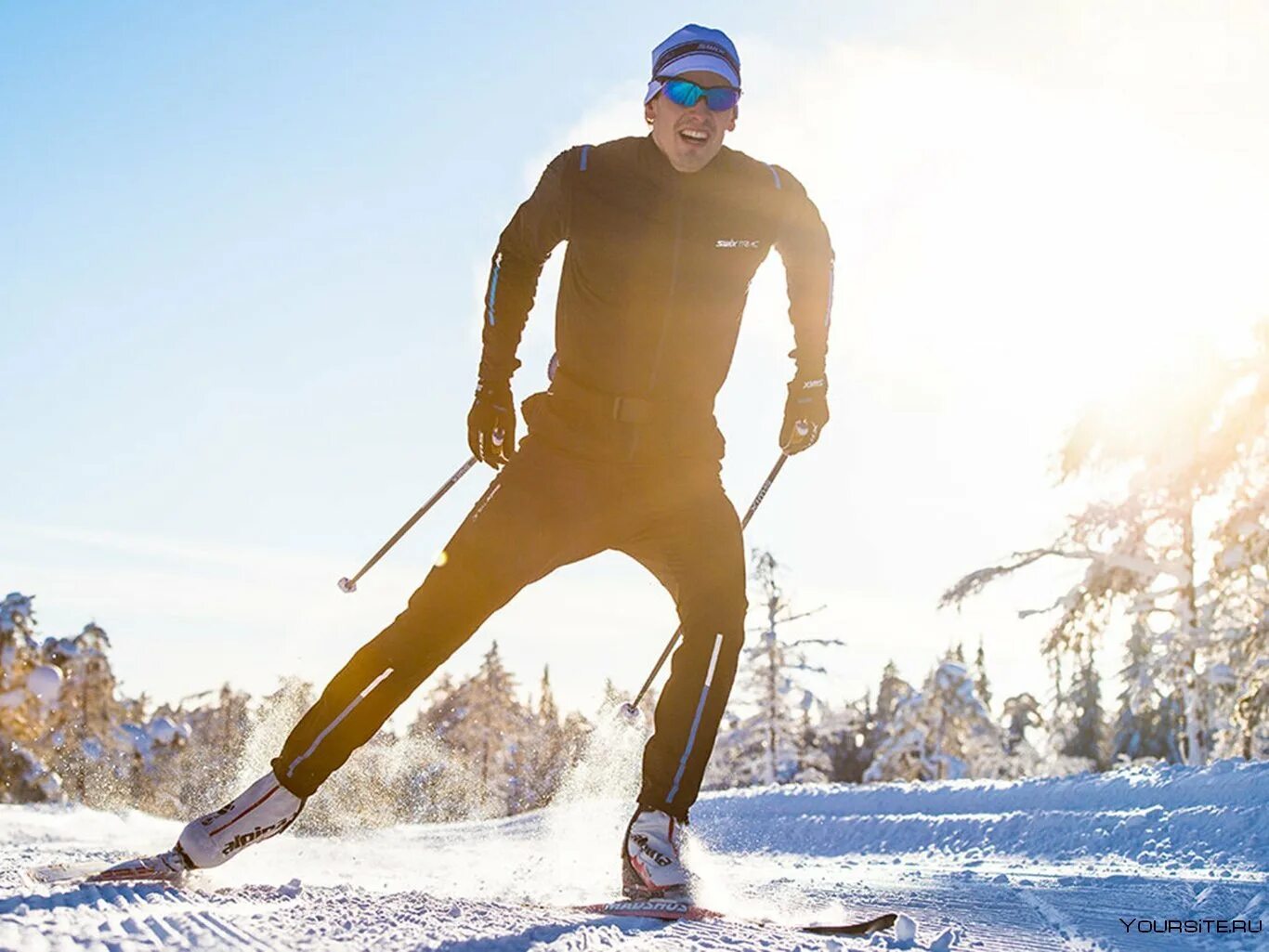 Красивый лыжник. Бег на лыжах. Лыжник в лесу. Беговые лыжи. Фото skiing