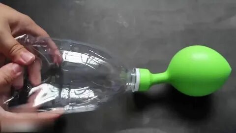Надутый шарик на бутылке