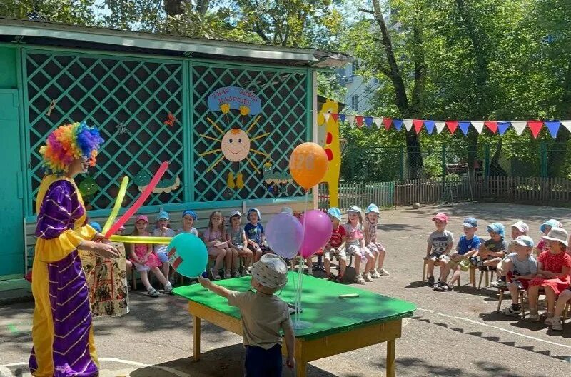 С днем в садике. Детский сад туапсе сказка. Погода в чувашии г шумерля на 10 дней. День шахмат 2023 живые шахматы. Лагерь космос горно-алтайск 2023 год.