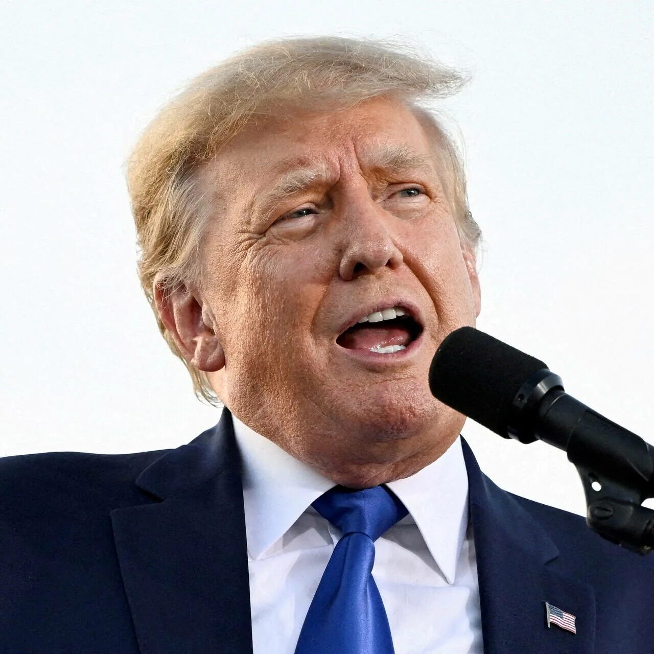 Сколько лет байдену и трампу сейчас 2025. Трамп сейчас фото 2025.