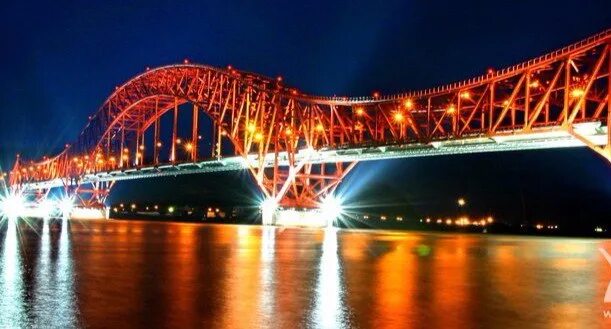 Ханты-Мансийск мост. Ханты-Мансийск мост красный дракон. Красный дракон мост через Иртыш. Автомобильный мост через Иртыш «красный дракон».