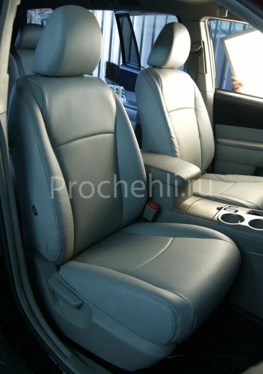 Чехлы тойота хайлендер. Чехлы на тойота хайлендер 2013г. Toyota highlander 2004 сидения. Чехлы тойота хайлендер. Чехлы на сиденья toyota highlander 1 поколение.