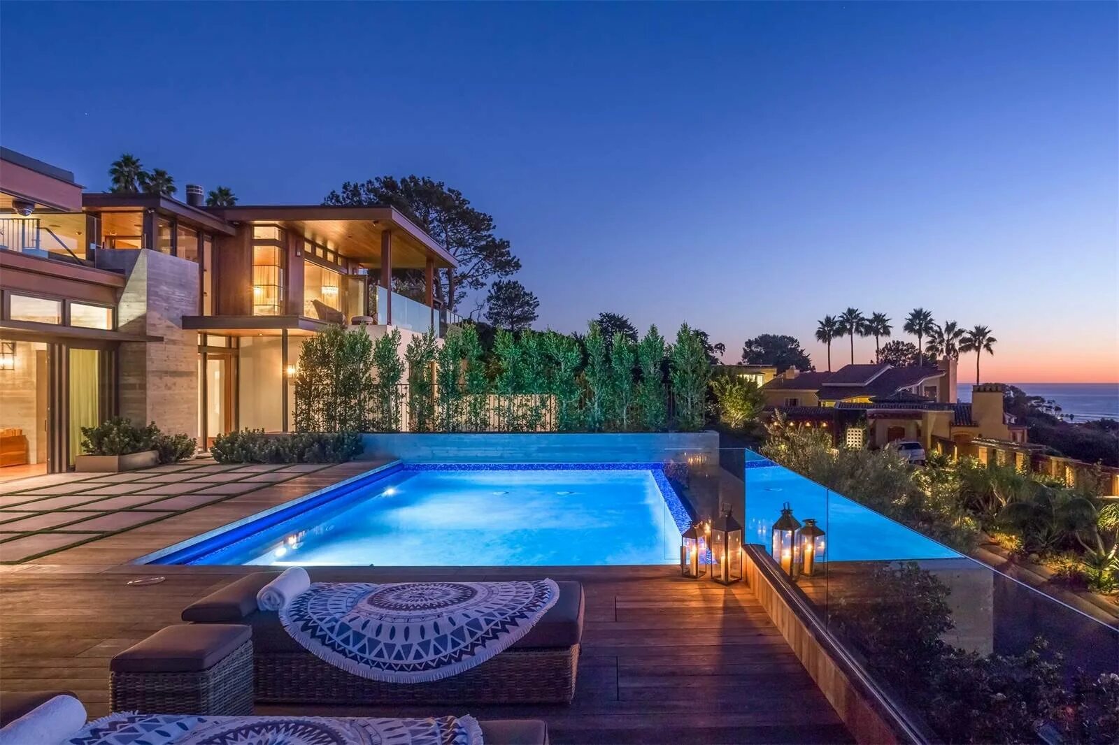 Вилла у средиземного моря италия. Вилла с бассейном на самуи. Чонг мон самуи. Вилла у моря италия. Дом у моря греция вилла.