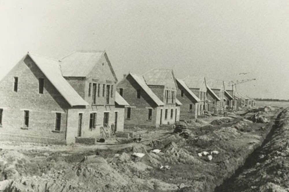Новосибирск 1950. Строительство поселок октябрьский. Тищенское. Строительство врачебной амбулатории в с. Тищенское.
