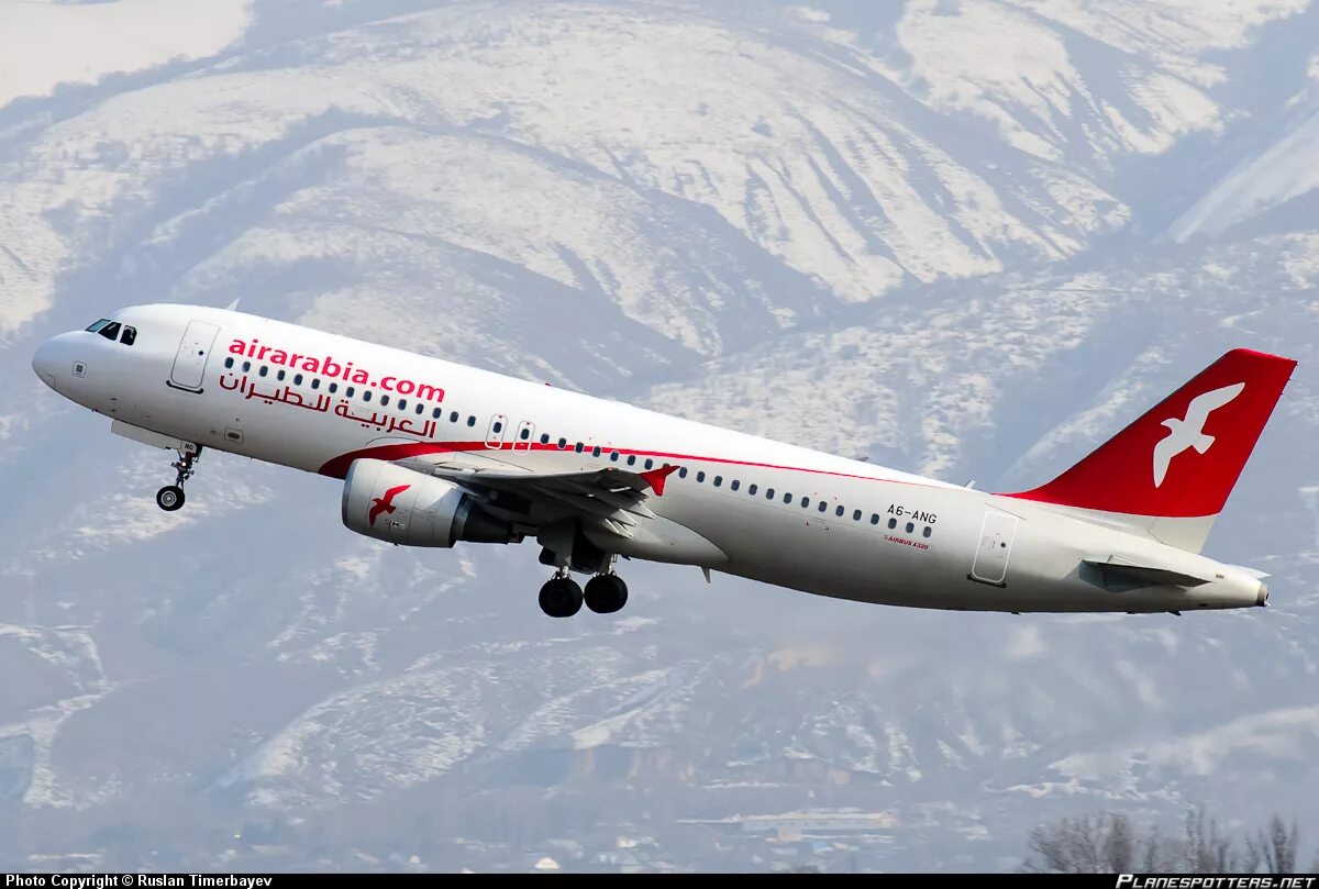 Айр арабиан. Эйр Арабия авиакомпания. Аэробус Эйр Арабия. Airbus a320 Air Arabia. Аэробус 320 компании Air Arabia.