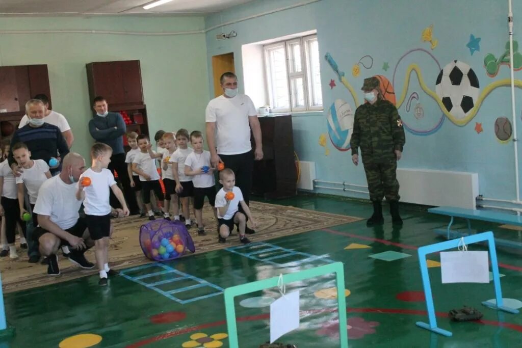 флешмоб к 23 февраля в детском саду. утренник в доу 23 февраля старшая группа. спортивный праздник к 23 февраля в детском саду. флешмоб для детей про безопасность во дворе в детском саду. флешмоб к 23 февраля в детском саду.