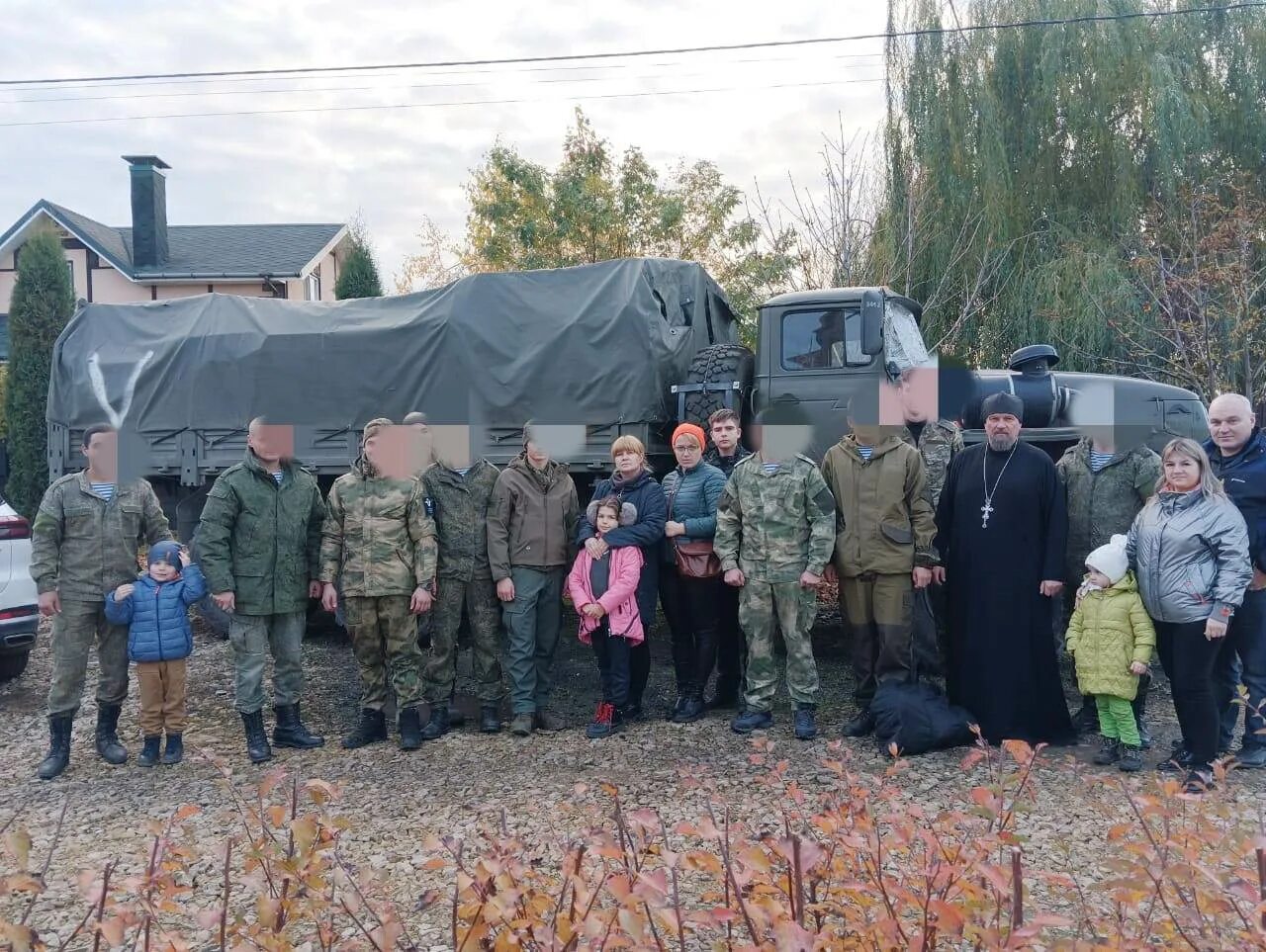 Груз в зону сво. Военный священник. Пленные псковские десантники. Бойцы на Украине. Гуманитарный груз в зону сво Орловская область.