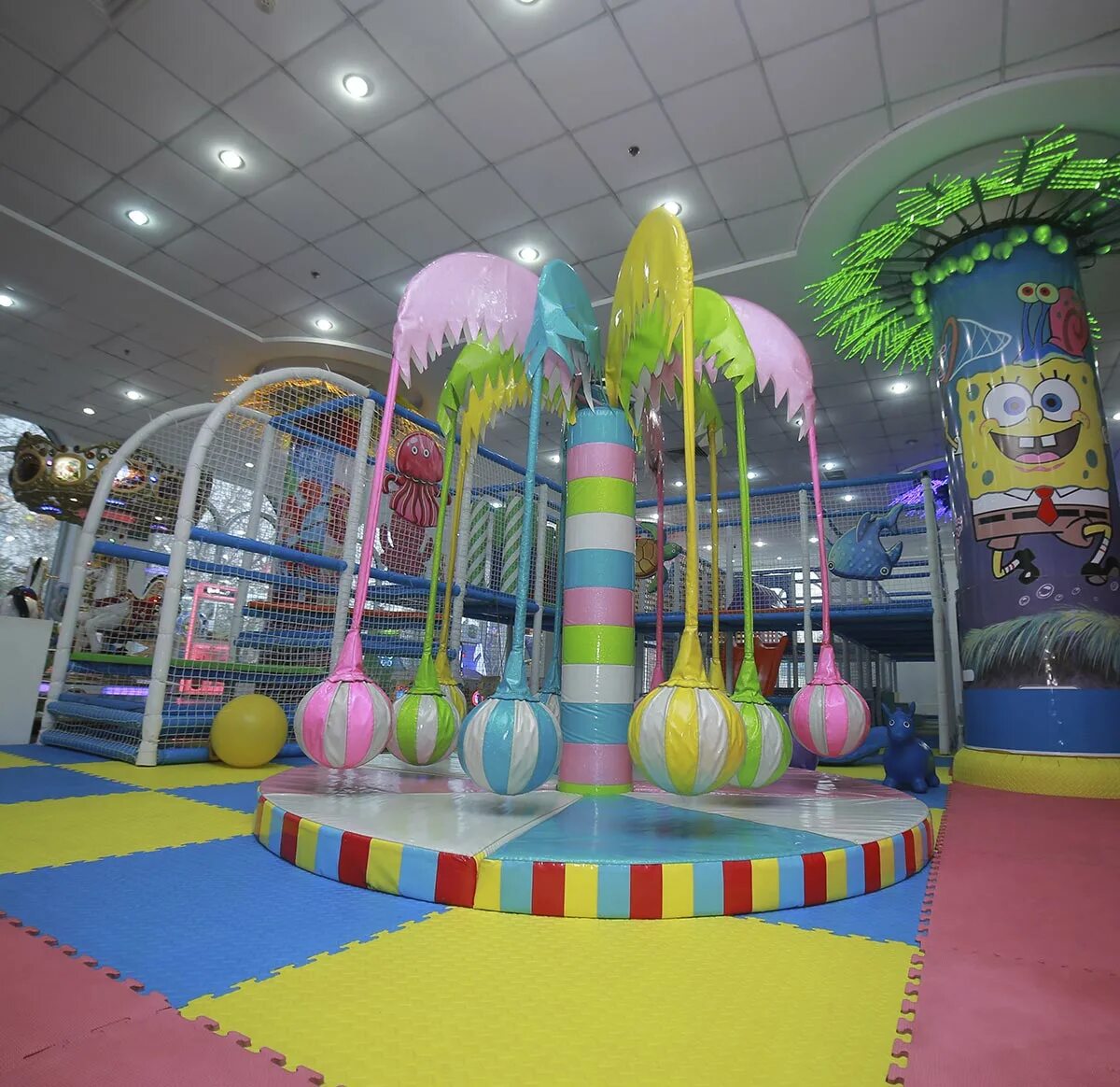 Мадагаскария рязань плаза. Funky world в тц метрополис. Плаза развлекательный центр. Рахат плаза алматы. Каширская плаза фанки funky world.