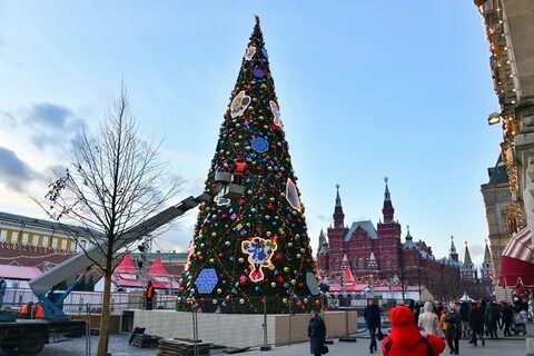 Украсить главную елку