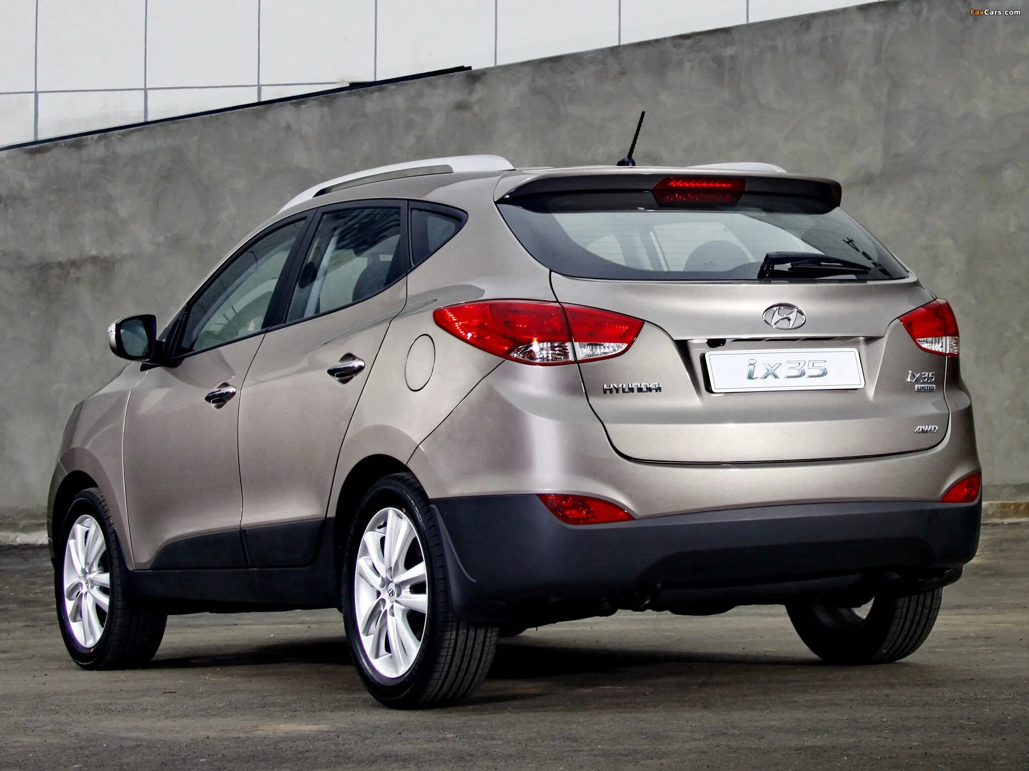 Хендай айх. Hyundai ix35 2010. хёндай ай икс 35. хендай 135 ix35. хендай икс 35 2010.
