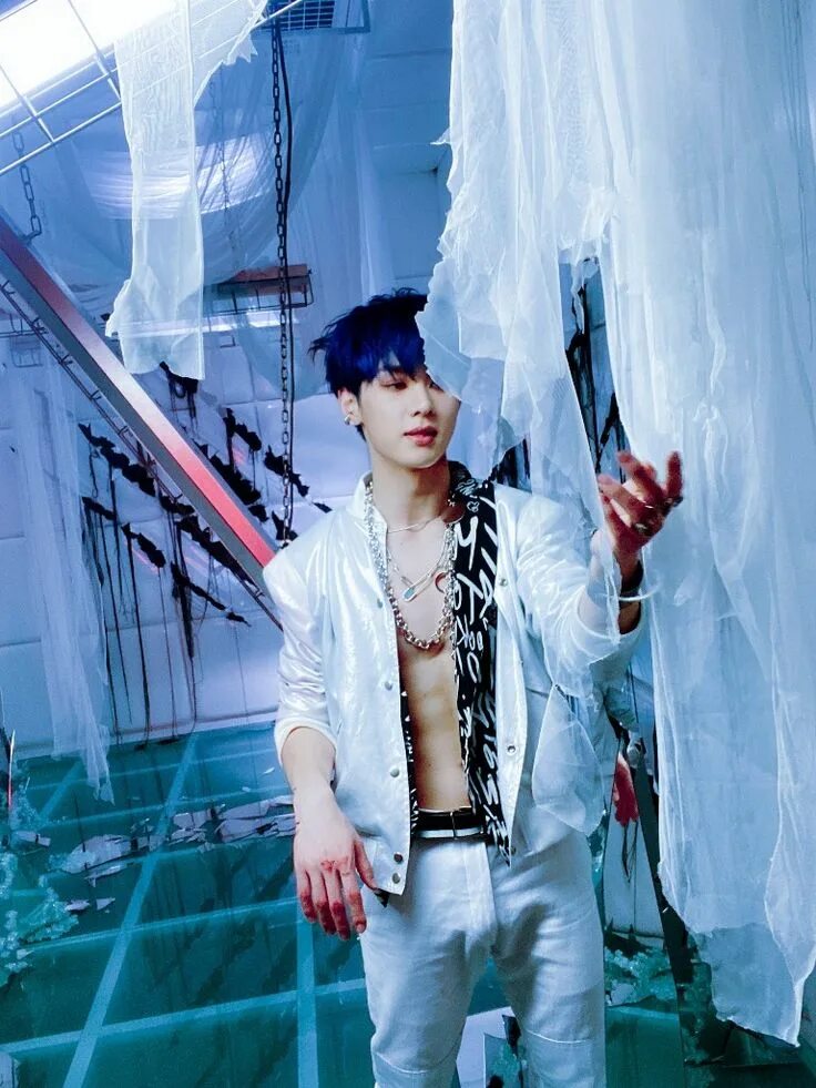 Qian kun. Nct wayv kun. цянь кунь nct. кун nct 2025. kun из nct.